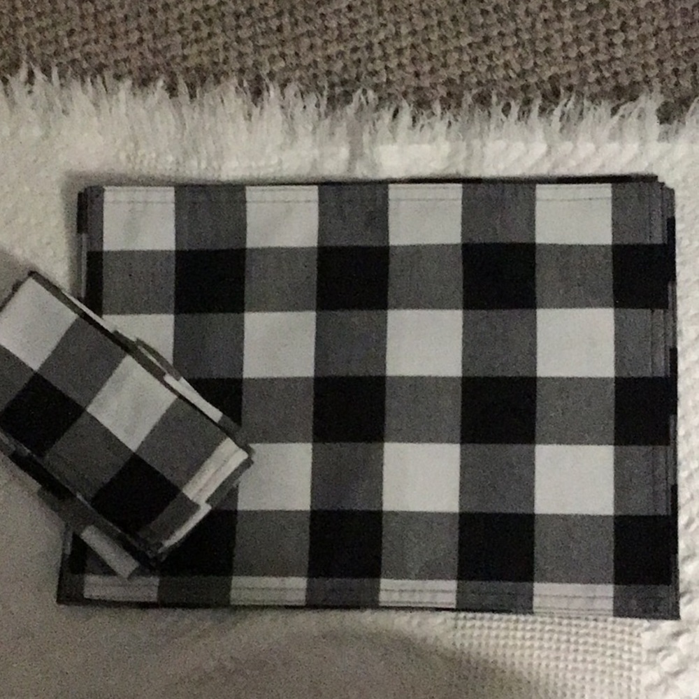 Buffalo plaid, black & white check table placemats with 4 matching napkins.